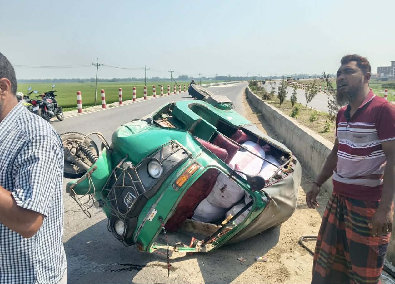 সিংড়া হাইটেক পার্কের সামনে সিএনজি দূ র্ঘ ট না য় আহত-২ জন হাসপাতালে ভর্তি