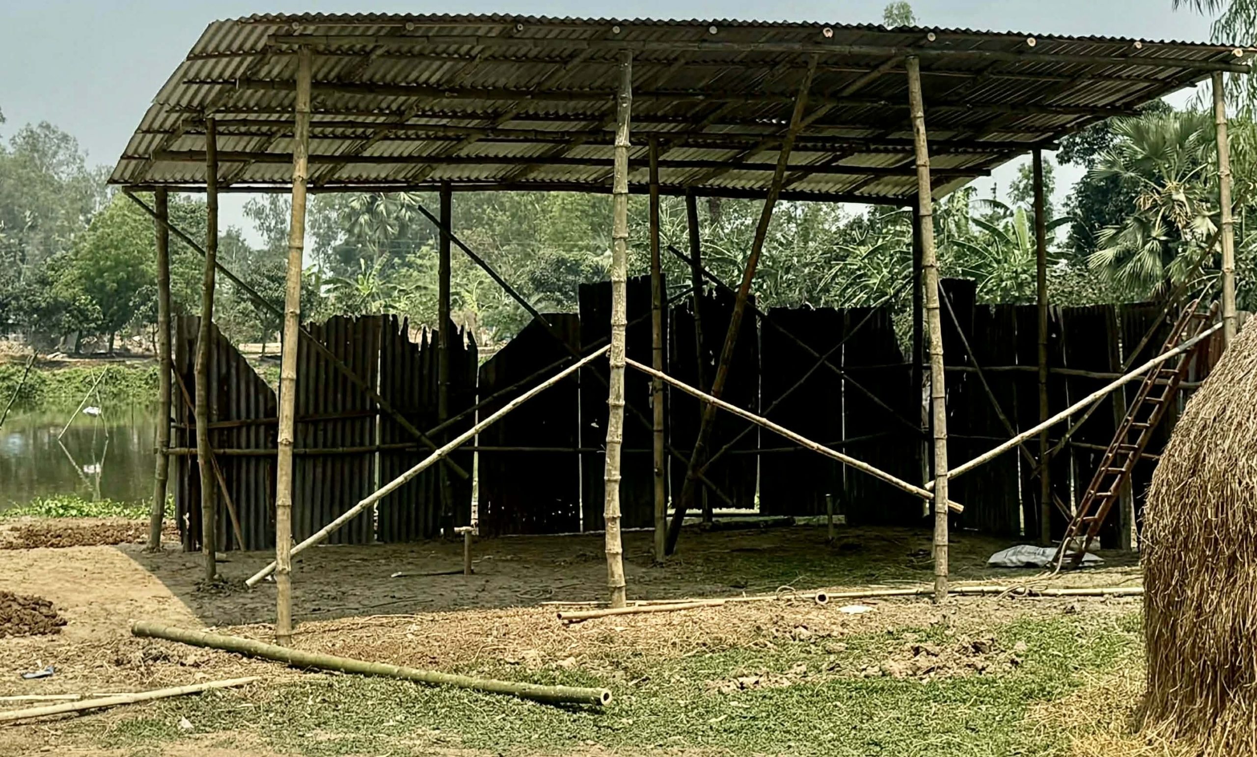 সিংড়ায় সংখ্যালঘু হিন্দু পরিবারের জমিতে প্রতিপক্ষের ঘর নির্মাণের অভিযোগ