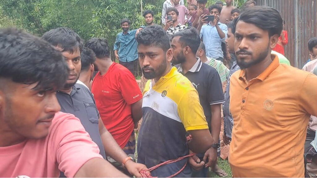 সিংড়ায় মোটরসাইকেল চুরি করতে এসে গণধোলাই খেল চোর