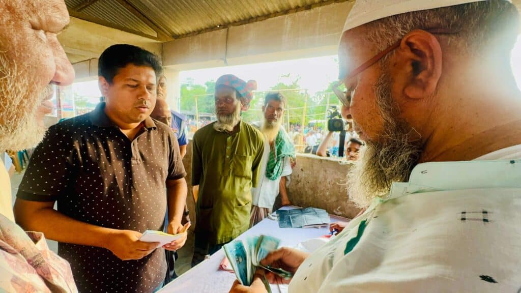 সিংড়া গরু হাটে অতিরিক্ত খাজনা আদায়, ইজারাদারকে জরিমানা