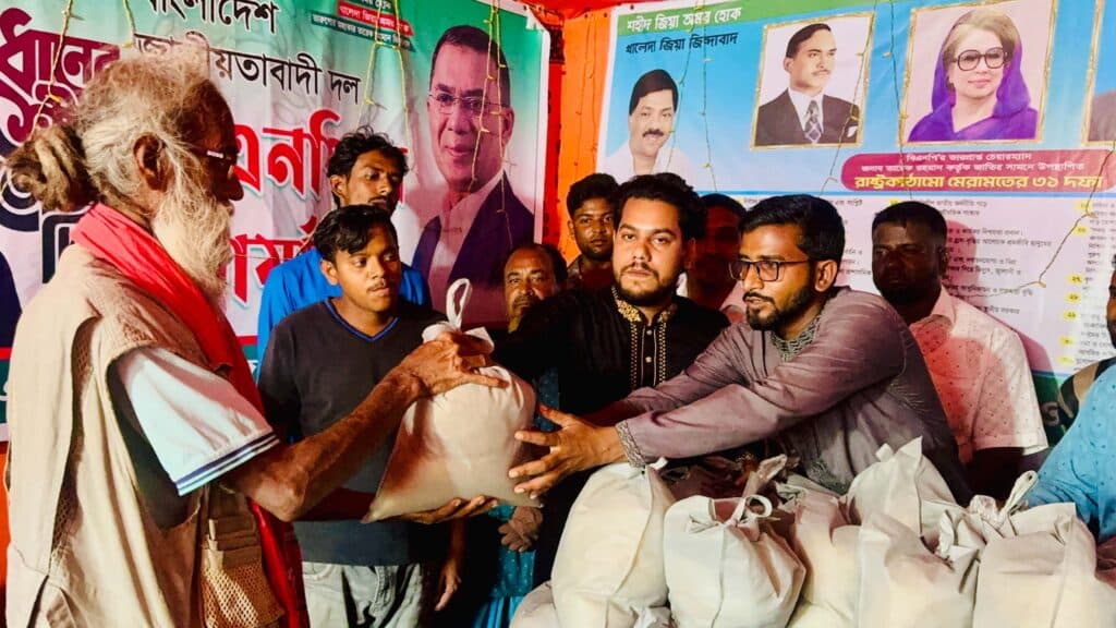 সিংড়ায় এমপি আনু’র পক্ষ থেকে ঈদ উপহার পৌঁছে দিলেন সোহান